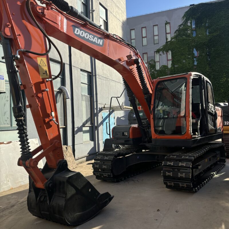 Original Used Doosan DX140 Tracked Digger for Earthmoving and Foundation Work<...