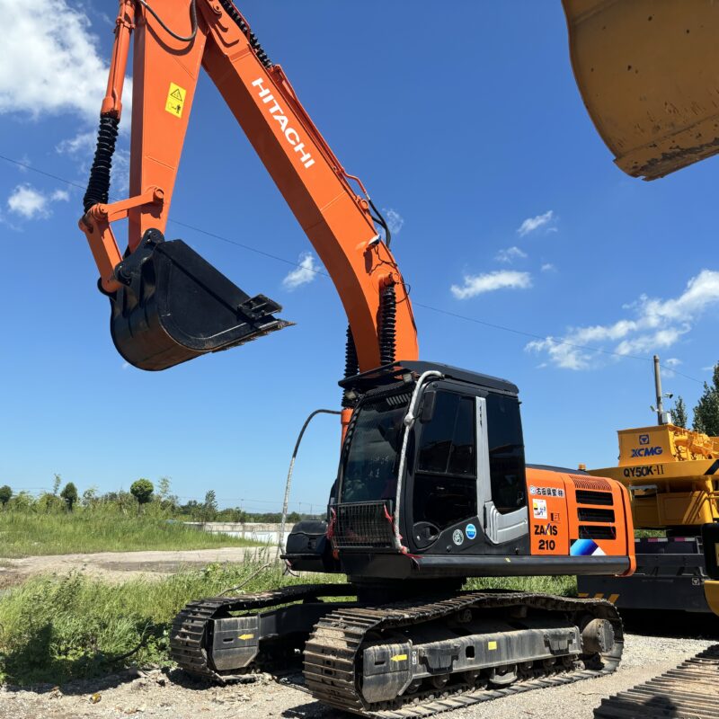 Original Used Hitachi ZX210 Tracked Digger for Road Construction and Site Prep...