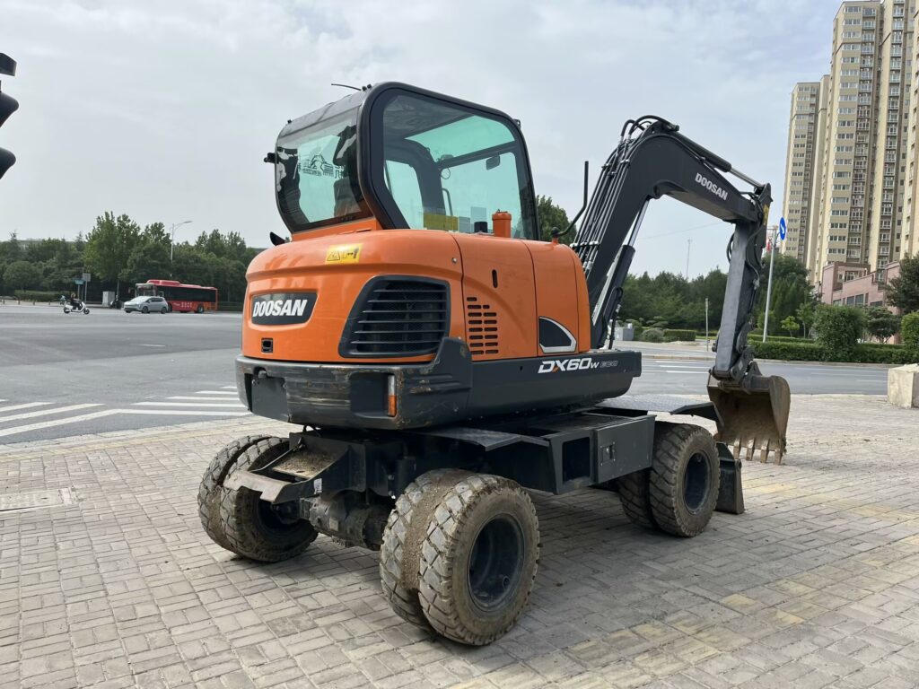 Original Used Doosan DX60W ECO Wheeled Excavator for Urban Construction</trp-p...