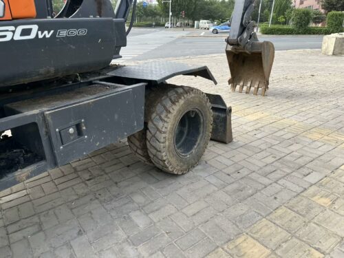 Original Used Doosan DX60W ECO Wheeled Excavator for Urban Construction</trp-p...
