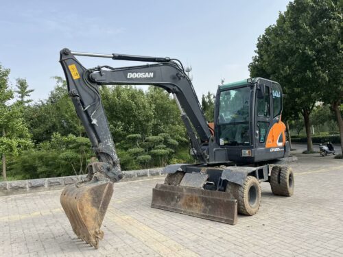 Original Used Doosan DX60W ECO Wheeled Excavator for Urban Construction</trp-p...