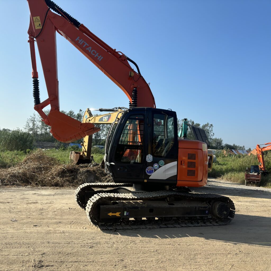 Original Used Hitachi ZX135 Crawler Excavator for Civil Works and Foundation D...