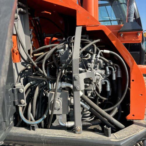 Original Used Hitachi ZX135 Crawler Excavator for Civil Works and Foundation D...