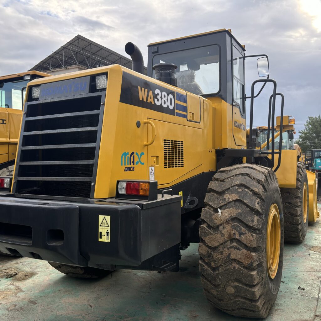 Original Used Komatsu WA380E Wheel Loader for Aggregate Loading and Material T...
