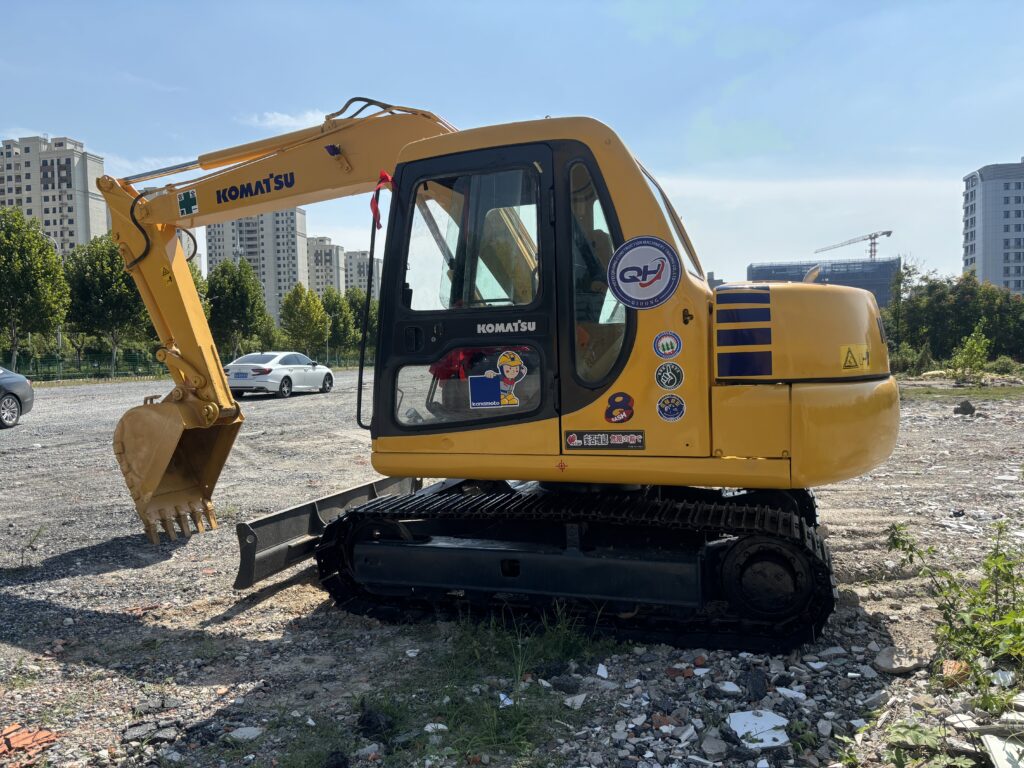 Original Used Komatsu PC60 Compact Hydraulic Excavator for Small Site Projects...