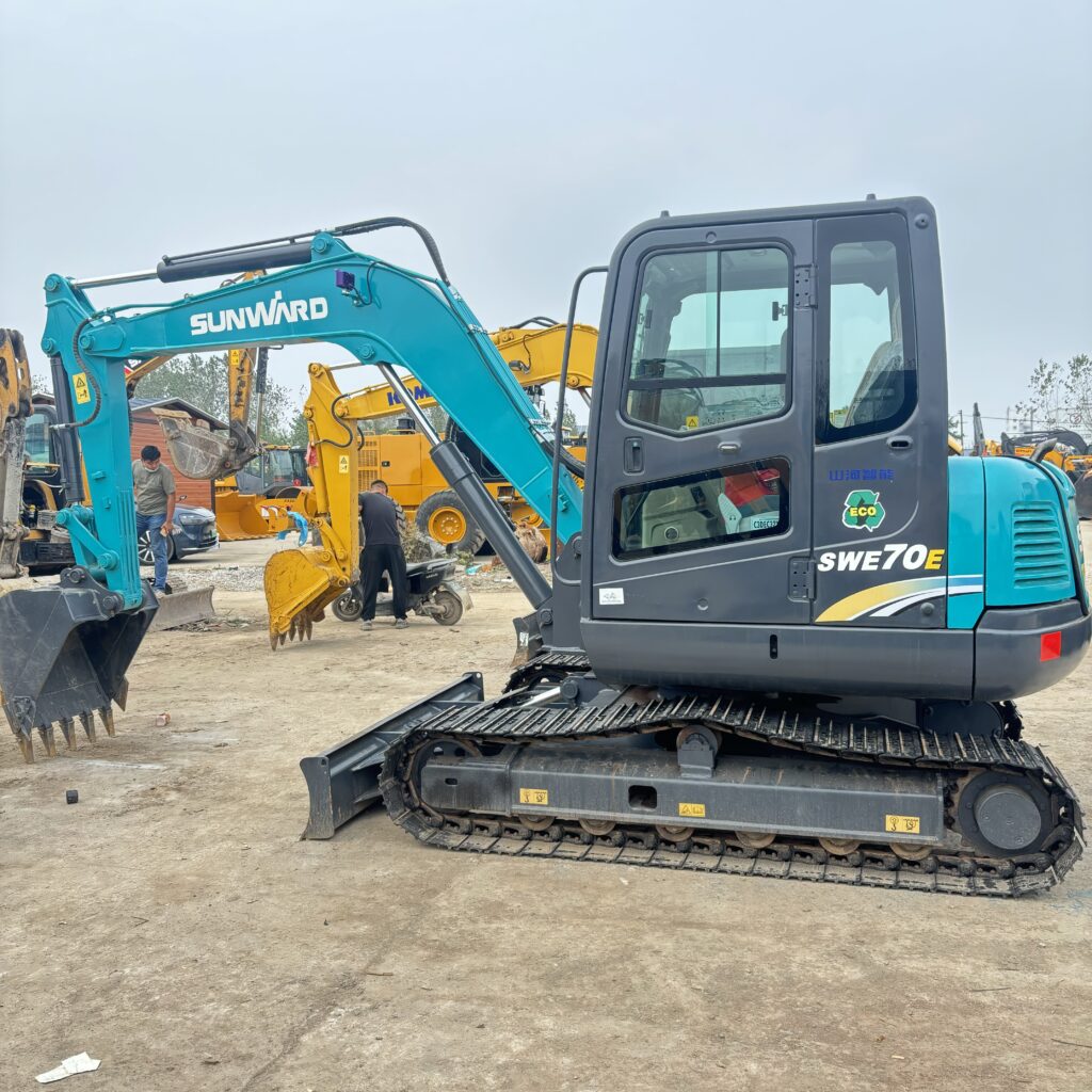 Original Used Sunward SWE70E Compact Hydraulic Excavator for Small Constructio...