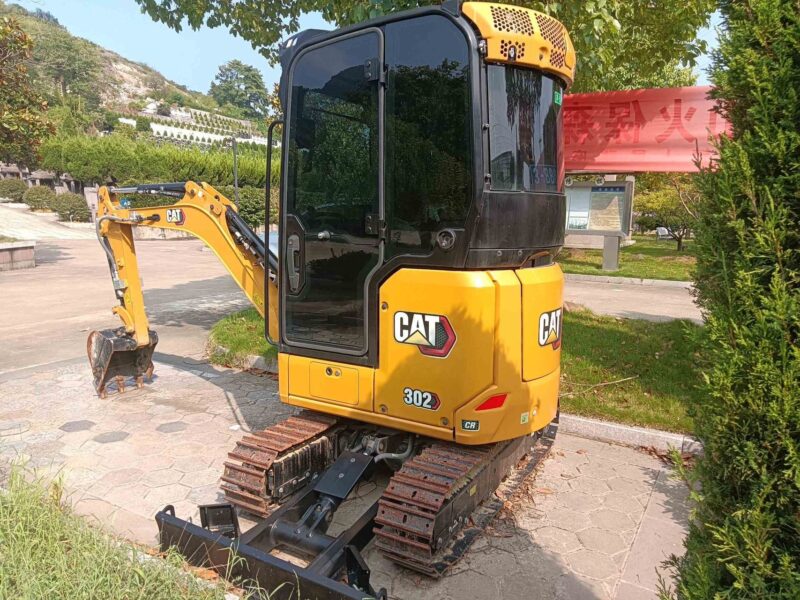 Original Used Caterpillar 302 Mini Excavator for Landscaping and Narrow Access Jobs - Excavator - yixinexcavator.com