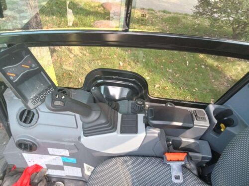 Original Used Caterpillar 302 Mini Excavator for Landscaping and Narrow Access...