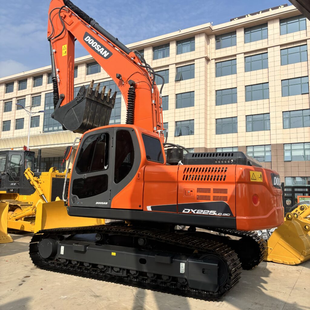 Original Used Doosan DX225LC-9C Hydraulic Digger for Civil Engineering and Earthworks - Excavator - yixinexcavator.com