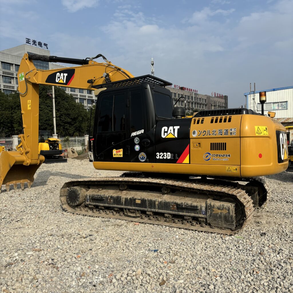 Original Used Caterpillar 323D2L Tracked Excavator for Building and Groundwork...