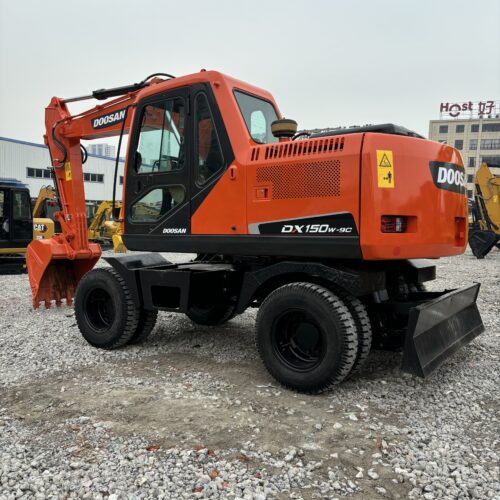 Original Used Doosan DX150W-9C Wheeled Excavator for Urban Road and Utility Wo...