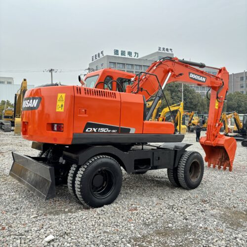 Original Used Doosan DX150W-9C Wheeled Excavator for Urban Road and Utility Wo...