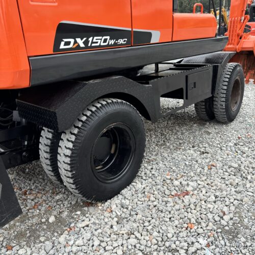 Original Used Doosan DX150W-9C Wheeled Excavator for Urban Road and Utility Wo...