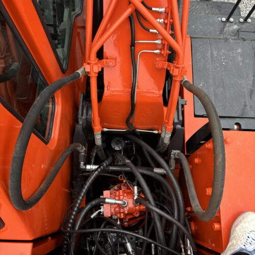 Original Used Doosan DX150W-9C Wheeled Excavator for Urban Road and Utility Wo...