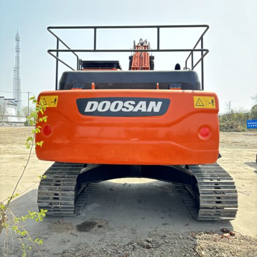 Original Used Doosan DX300LC-9C Heavy Tracked Excavator for Large Construction...