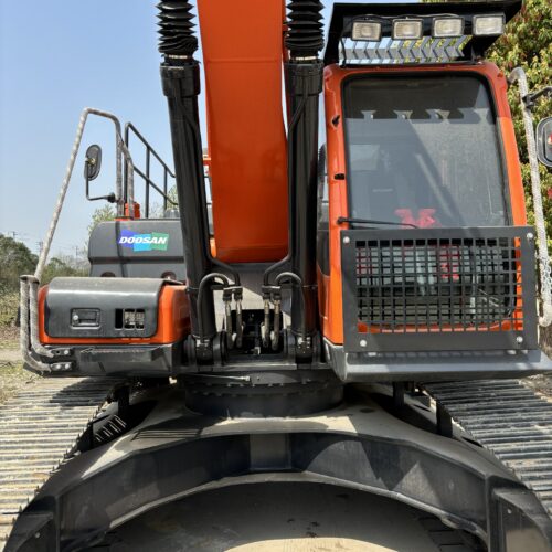 Original Used Doosan DX300LC-9C Heavy Tracked Excavator for Large Construction...