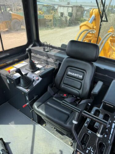 Original Used Shantui SD32 Heavy Bulldozer for Large Earthmoving and Land Clearing - Bulldozer - yixinexcavator.com