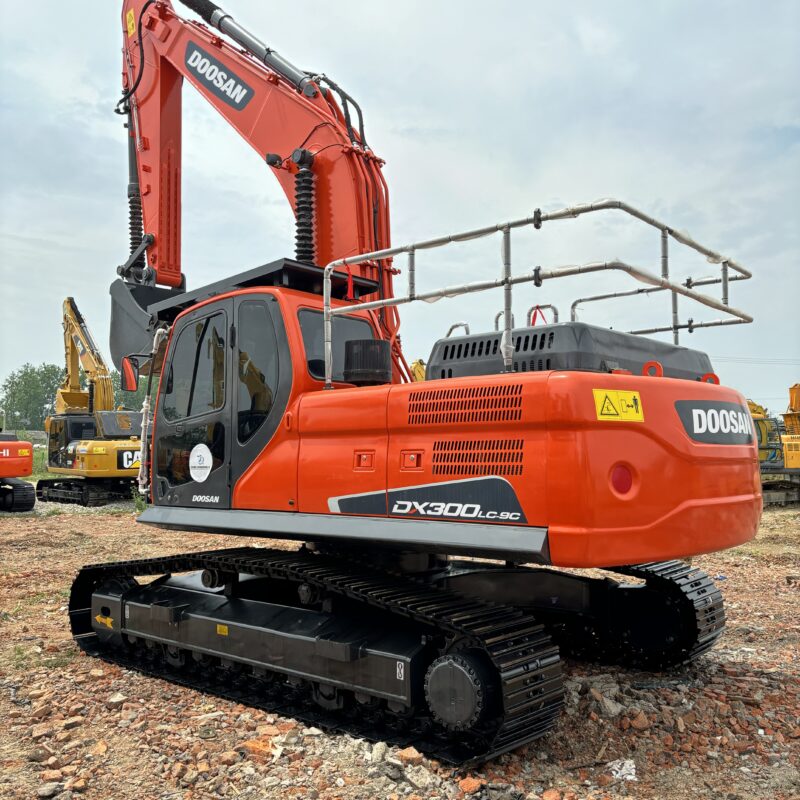 Original Used Doosan DX300LC-9C Large Hydraulic Excavator for Quarry and Earthmoving - Excavator - yixinexcavator.com