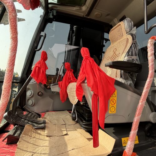 Original Used Volvo EC220 Tracked Excavator for Building Foundations and Site ...