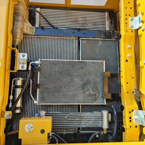 Original Used Caterpillar 323 Tracked Excavator for Trenching and Construction...