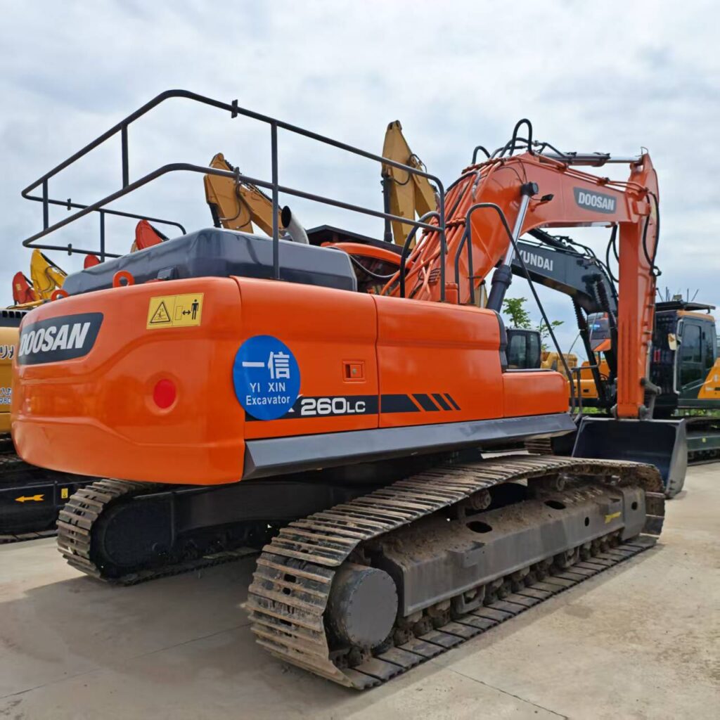 Original Used Doosan 260LCA Tracked Excavator for Earthmoving Operations</trp-...