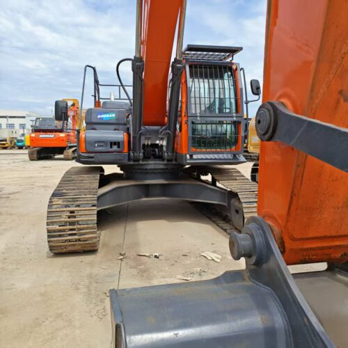 Original Used Doosan 260LCA Tracked Excavator for Earthmoving Operations</trp-...