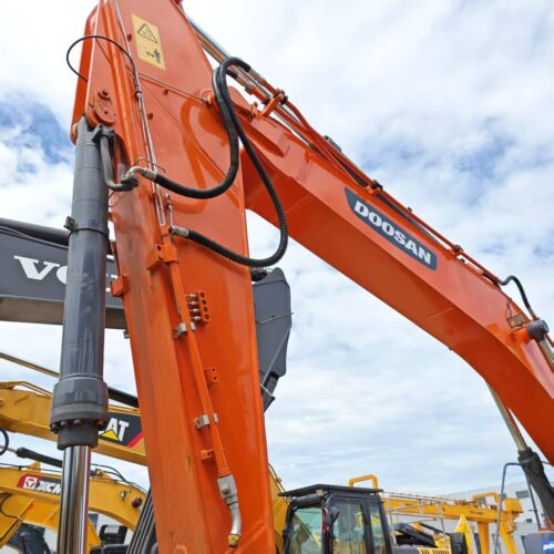 Original Used Doosan 260LCA Tracked Excavator for Earthmoving Operations</trp-...