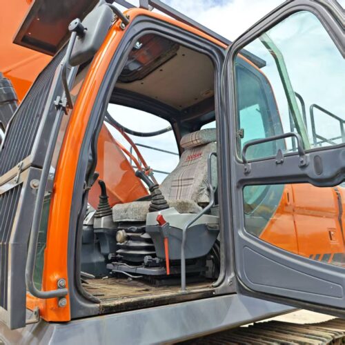Original Used Doosan 260LCA Tracked Excavator for Earthmoving Operations</trp-...