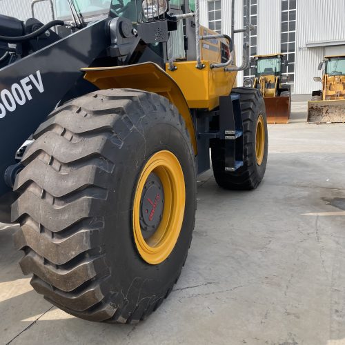 Original Used XCMG LW600FV 6 Ton Wheel Loader for Heavy-Duty Material Handling...