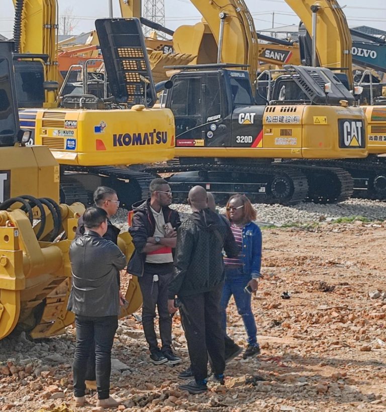 Overseas Clients from Africa Visit Yixin Yard to Evaluate Komatsu and CAT Used Excavators